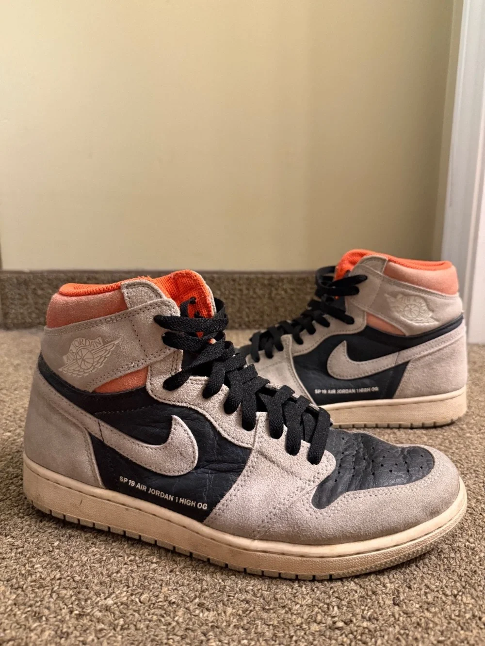 Air Jordan 1 Retro OG High Hyper Crimson Size 10 Men’s Basketball Sneakers